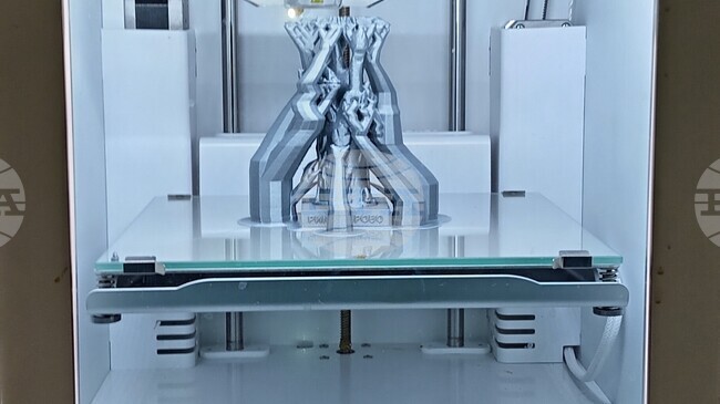 Сувенир – реплика на ръката бог Сабазий, създадоха с 3D принтер в Регионалния исторически музей – Габрово 