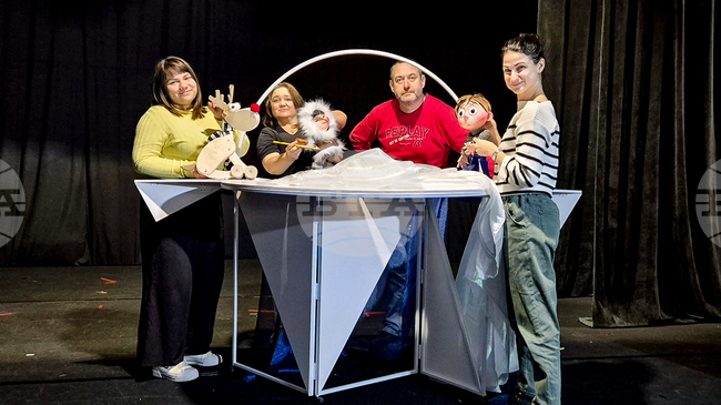 Кукленият театър в Русе подготвя премиерата на "Вълшебното коледно акордеонче"