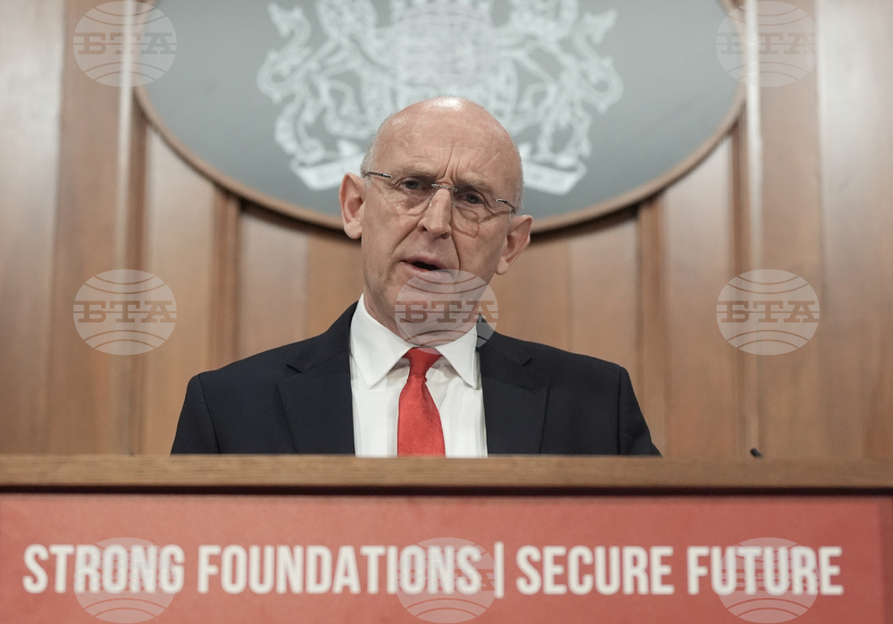 Великобритания желае да слючи споразумение за европейски отбранителен фонд, но не "на всяка цена", заяви министърът на отбраната