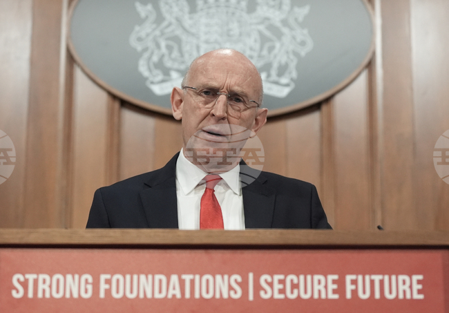 Великобритания желае да слючи споразумение за европейски отбранителен фонд, но не "на всяка цена", заяви министърът на отбраната