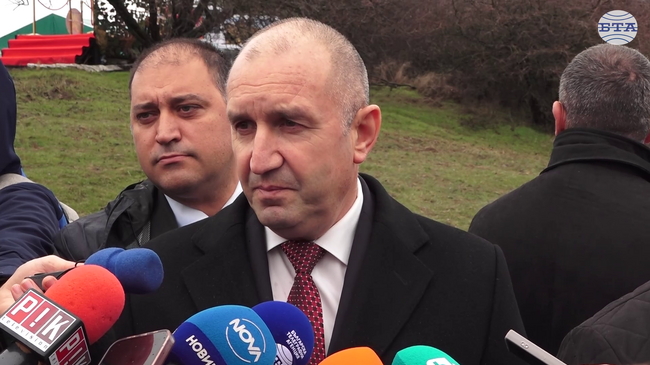 Румен Радев: Решението на КС за отклоненото от председателя на парламента предложение за референдум е победа на правото над произвола на политическата класа