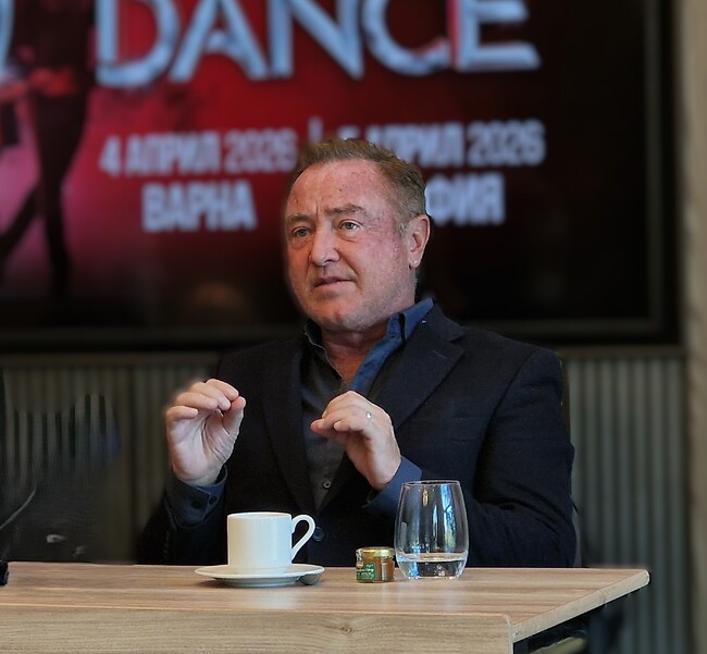 Майкъл Флетли от Lord of the Dance пред БТА: Танцът ми е агресивен, мощен, мъжествен и изпълнен със страст