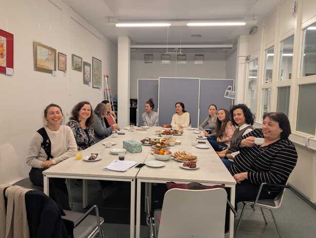 Писателката Емине Садкъ гостува на Българското литературно дружество „Между редовете“ в Берлин