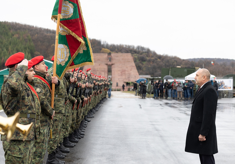 Президентът: Сухопътните войски носят непобедимия български дух и са гарант за сигурността и суверенитета на България