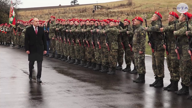 Доблестта на българския войник е вечен символ на храброст и себеотрицание, каза Румен Радев пред Пантеона на загиналите в Сръбско-българската война