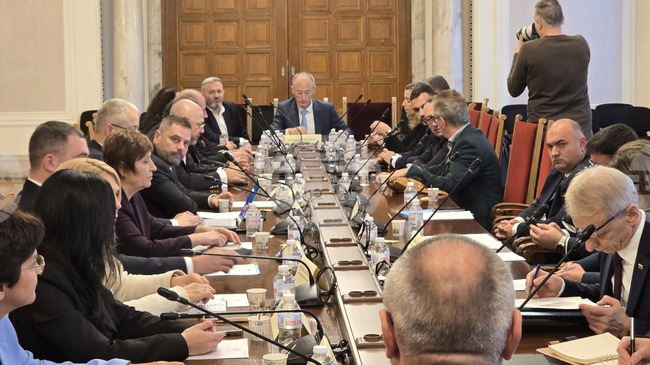  По предвидения бюджет за училищното образование за 2026 г. дискутираха депутати и училищни директори на заседанието на образователната комисия 