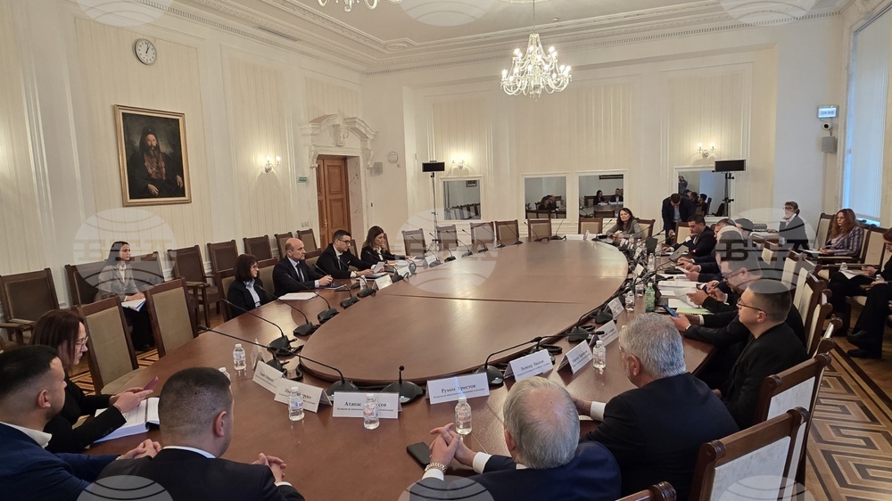 Законопроектът за държавния бюджет за 2026 г. беше одобрен на първо гласуване от икономическата комисия към парламента