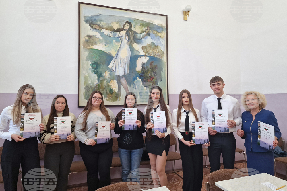 Възпитаници на Езиковата гимназия в Разград са отличени с грамоти и награди от XXXIII национален конкурс „Родолюбие“