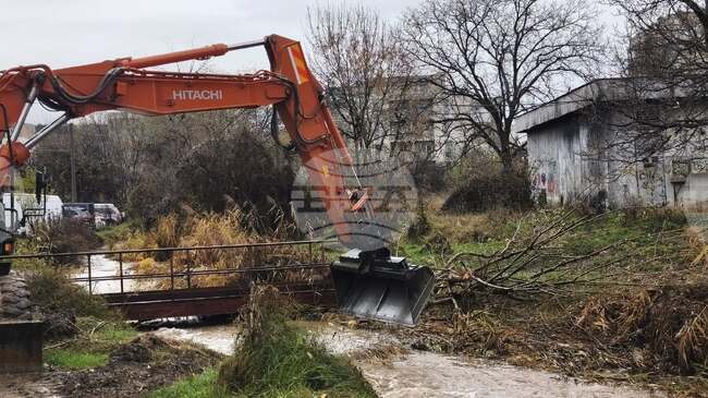 Подлезът при жп спирка "Метал" в Перник е бил наводнен, проблемът е бил отстранен от аварийно-спасителния отряд 