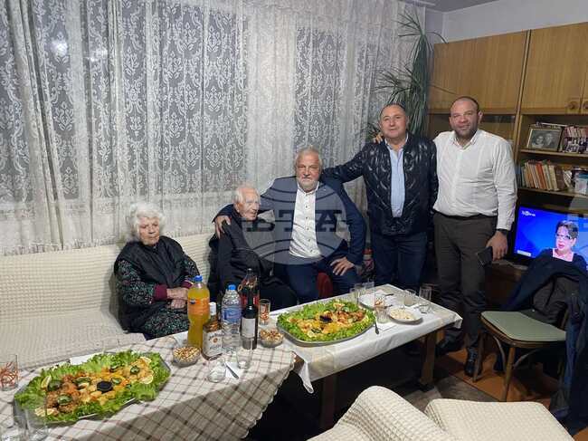 Стотен рожден ден отпразнува Стефан Стефанов от Гоце Делчев, кметът Владимир Москов и неговите заместници го поздравиха за юбилея