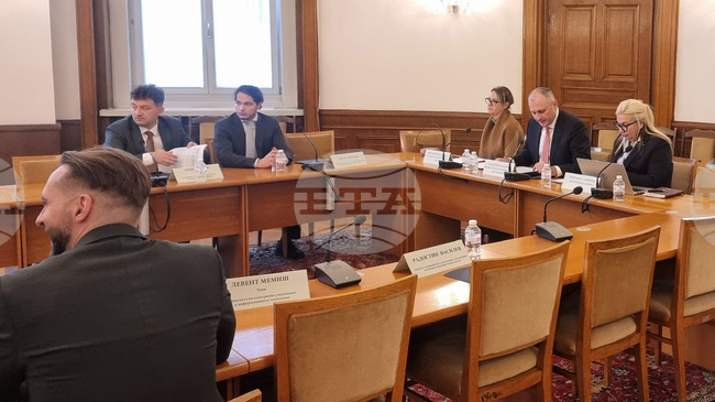 Парламентарната комисия по електронно управление прие на първо четене законопроекта на държавния бюджет за 2026 г.