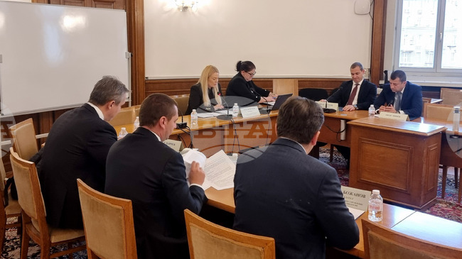 Въвеждането на софтуера за управление на продажбите в търговските обекти ще изсветли донякъде сивата икономика, смята министър Валентин Мундров