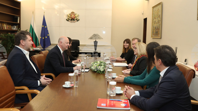 Развитието на високите технологии и иновациите обсъдиха премиерът Желязков и вицепрезидентът на "Моторола Солюшънс" Майкъл Каае