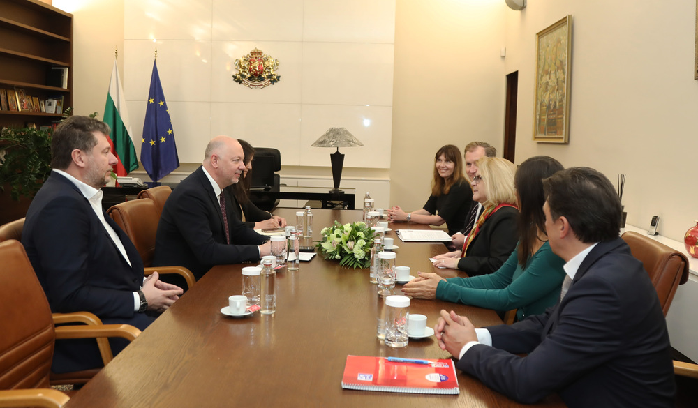 Възможностите за задълбочаване на сътрудничеството обсъди премиерът Желязков с вицепрезидента на „Моторола Солюшънс“ Майкъл Каае