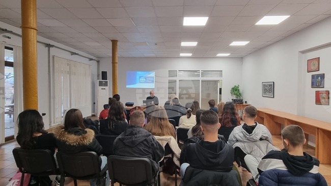 Ученици от Радомир се запознаха с работния процес в БТА в рамките на инициативата „Ден на четенето"