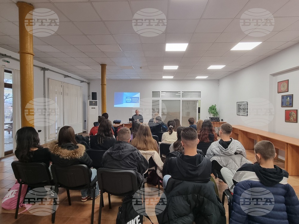 Ученици от Радомир се запознаха с работния процес в БТА в рамките на инициативата „Ден на четенето"