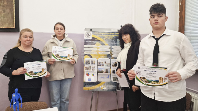 Ученици от Езиковата гимназия в Разград представиха проект за йонизацията на Националното състезание по природни науки и екология в Кърджали