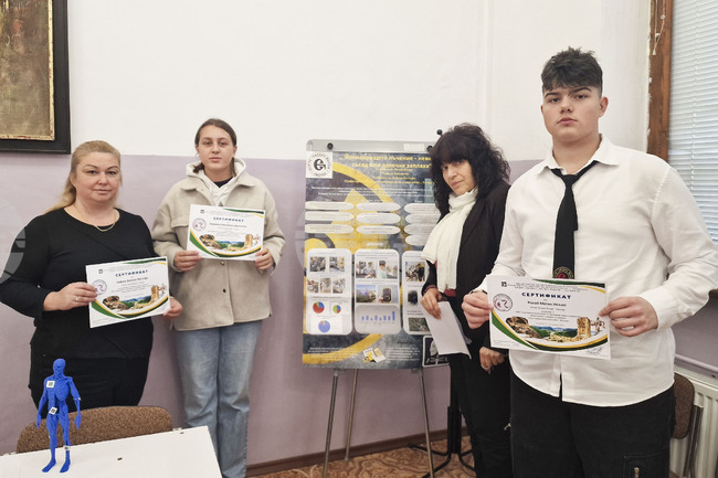 Ученици от Езиковата гимназия в Разград представиха проект за йонизацията на Националното състезание по природни науки и екология в Кърджали