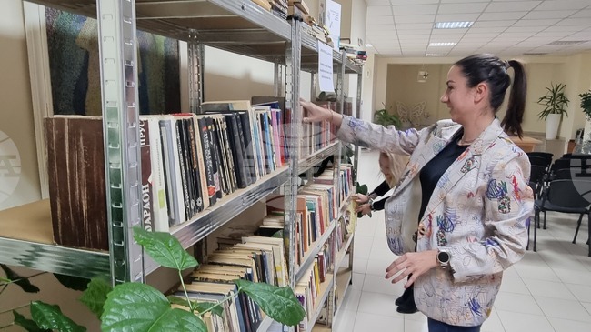 „Библиотека на добротата“ е обособена в сградата на Община Радомир по повод националната инициатива „Ден на четенето“