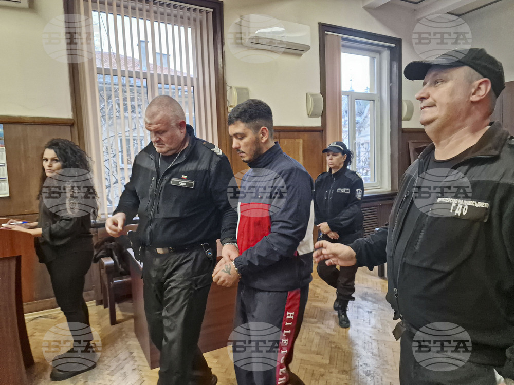 Окръжният съд в Хасково остави в ареста турски гражданин, обвинен в нелегално преминаване на границата на България и контрабанда на оръжие