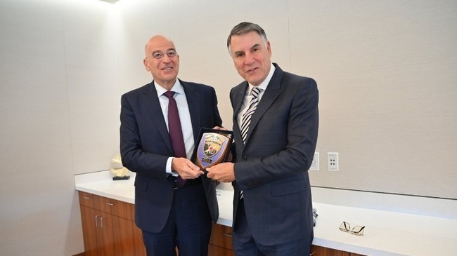 АНА-МПА: Иновативни отбранителни системи, роботизирани приложения и дронове бяха в центъра на посещението на гръцкия министър на отбраната в Калифорния