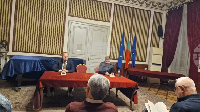 Във Военния клуб в София бе представена книгата „Съединението срещу задкулисието. Политика и памет (1885 – 1998)“ на доц. Стефан Дечев