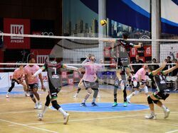 Бургас - волейбол - Нефтохимик 2010 - Шеноа