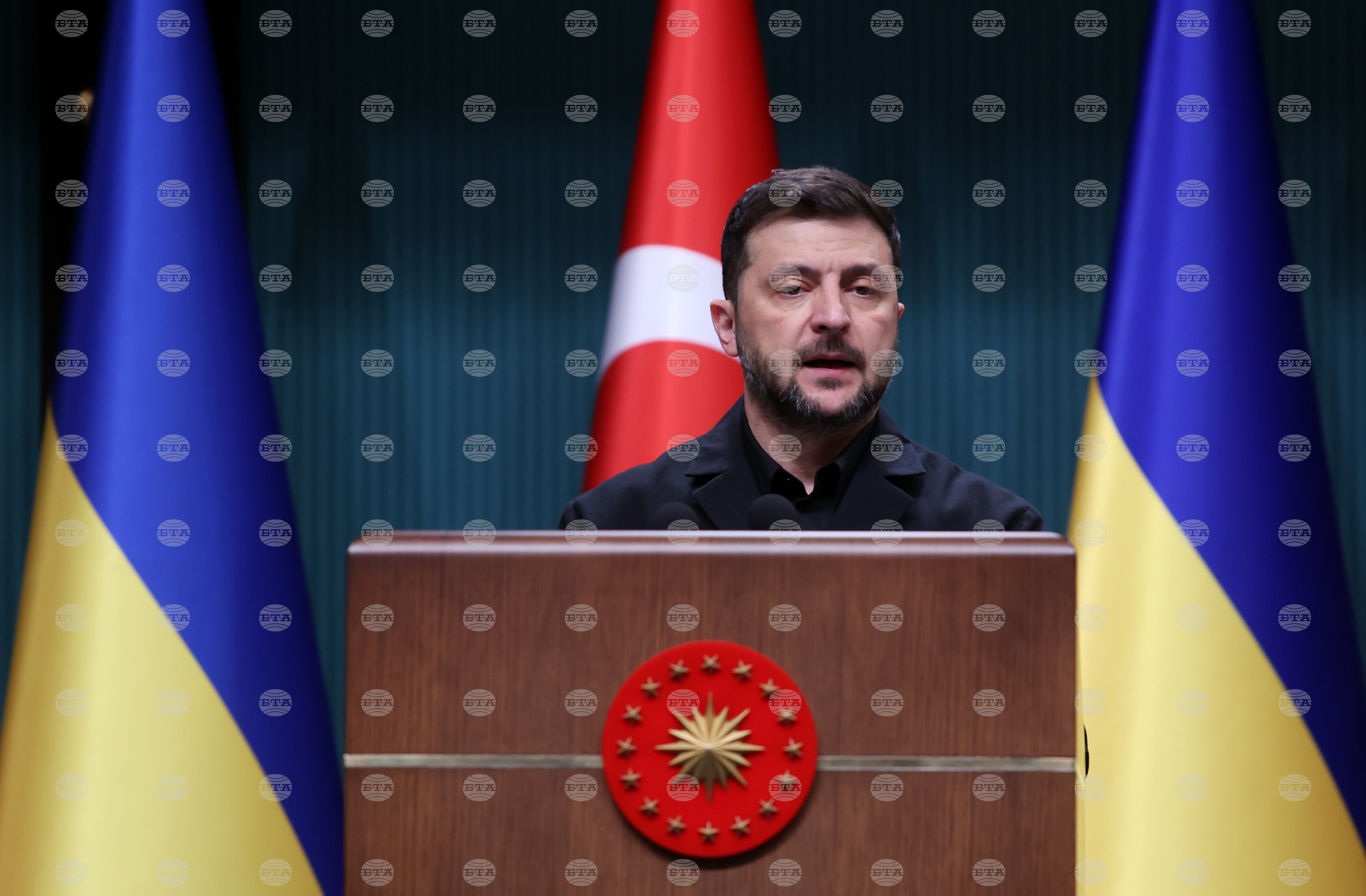 Украинският президент Володимир Зеленски пристигна в Истанбул за разговори с турския си колега Ердоган, съобщи говорител на Зеленски