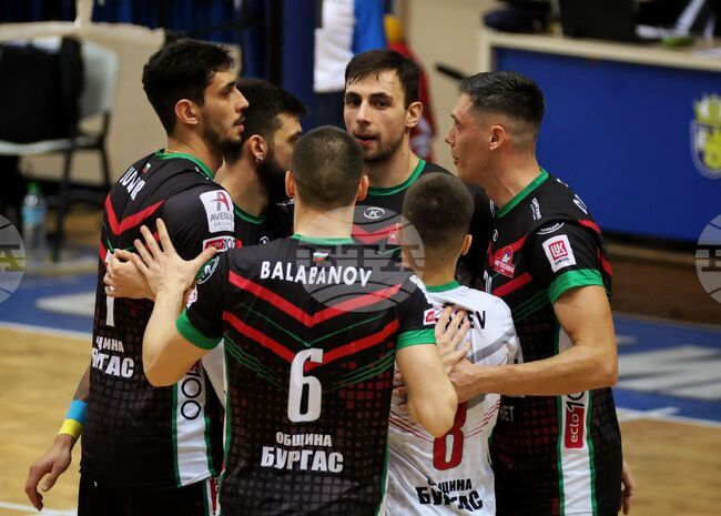 Нефтохимик 2010 постигна победа срещу Черно море и излезе на първо място в класирането в шампионата по волейбол