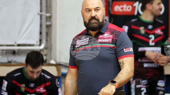 Волейболният Нефтохимик 2010 се раздели с треньора си Франческо Кадеду по взаимно съгласие