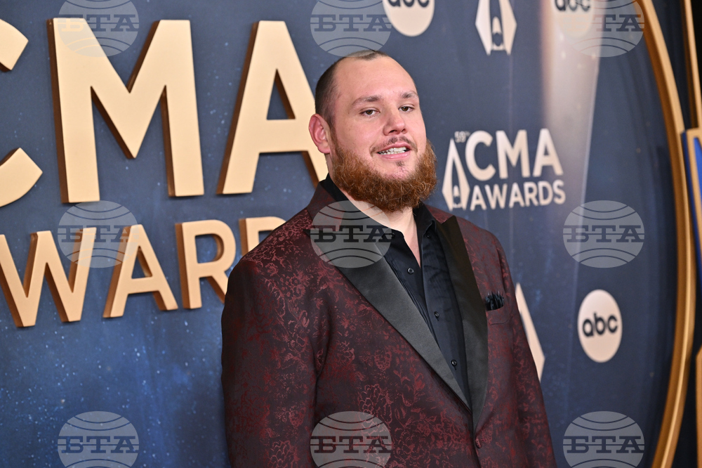 59th Annual CMA Awards - Arrivals
