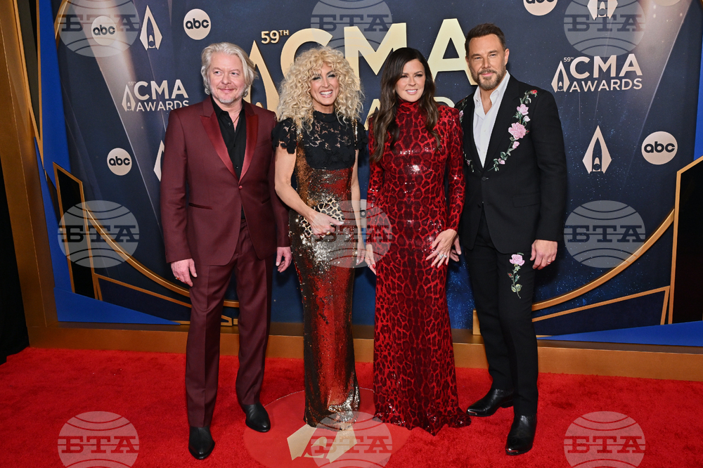 59th Annual CMA Awards - Arrivals