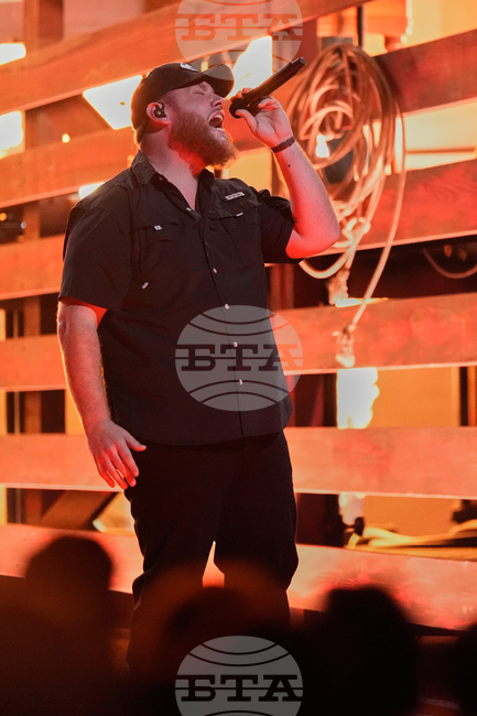 59th Annual CMA Awards - Show