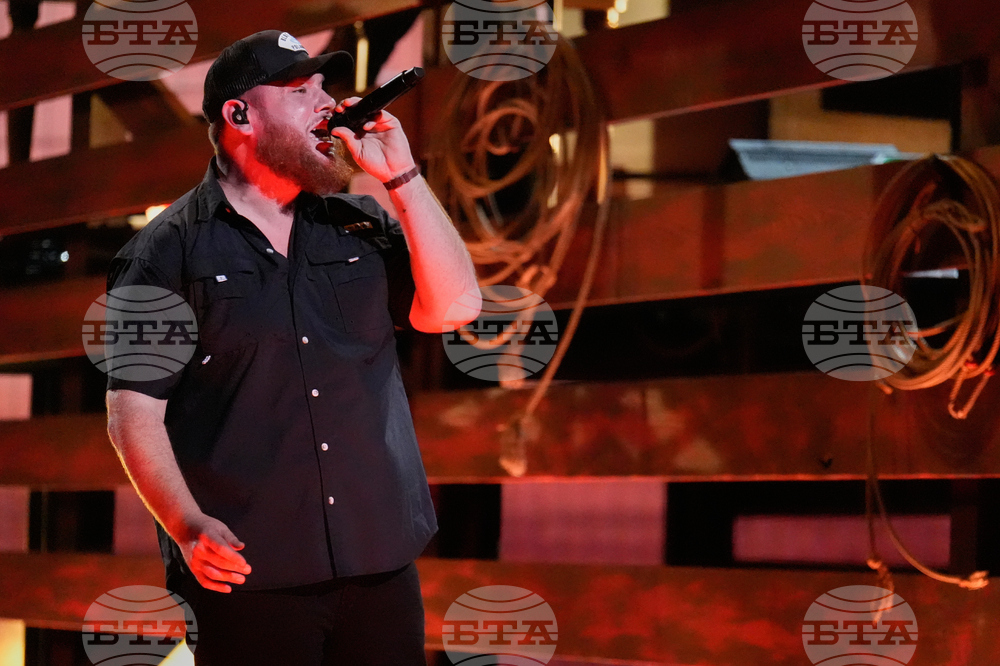 59th Annual CMA Awards - Show