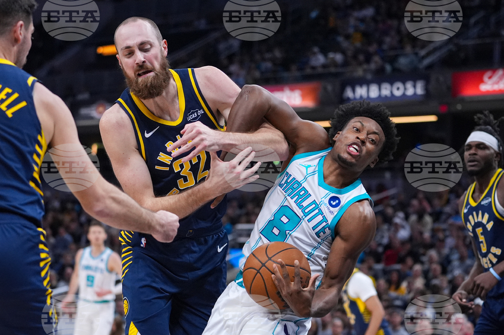 APTOPIX Hornets Pacers Basketball