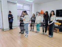 Младежи от Свищов разказаха на възрастни хора за еврото