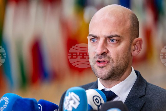 Замразяването на руските активи колкото се може по-дълго е важно решение, заяви френският външен министър