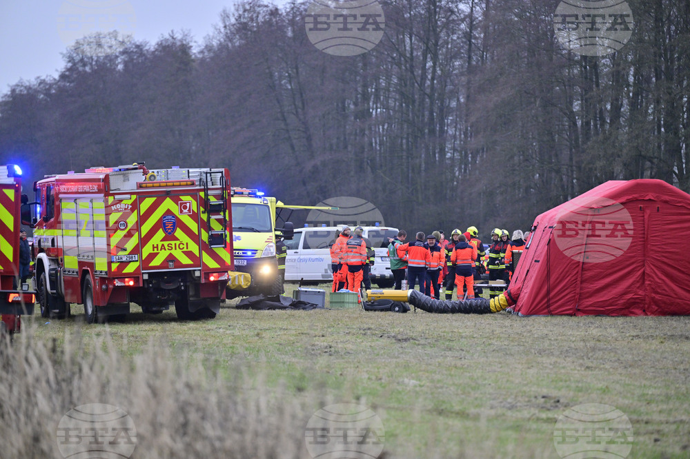 Близо 60 души са ранени при челен сблъсък на два влака в Чехия