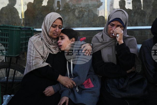 Най-малко 33 души бяха убити при днешните израелски удари в ивицата Газа