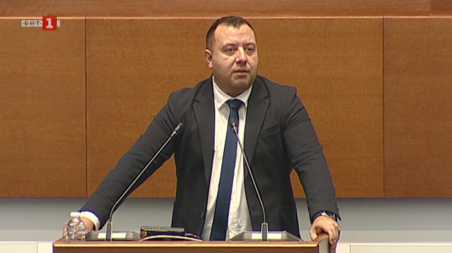 Предсрочните парламентарни избори са единственото решение за спасяване на българската демокрация, заявиха в декларация от „Възраждане“