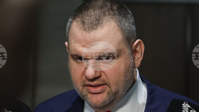 Радев разкри истинското си лице, няма да допуснем анархията и хаоса да завладеят България, заяви Делян Пеевски във Фейсбук