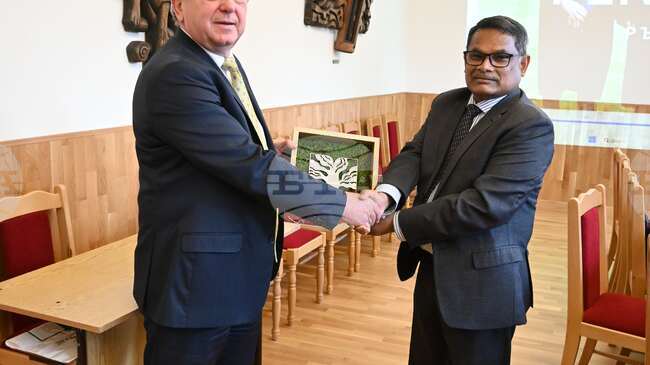 Посланикът на Република Индия посети Лесотехническия университет