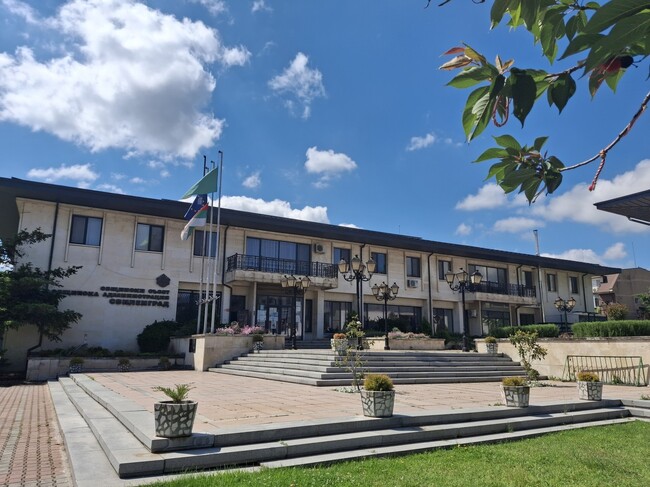 Община Свиленград изплати 12 000 лева за стипендии на студенти медици