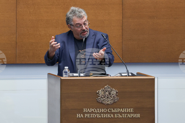 България ще продължи да отстоява суверенитета и териториалната цялост на Украйна, заявиха от ПП-ДБ в декларация, посветена на Гладомора