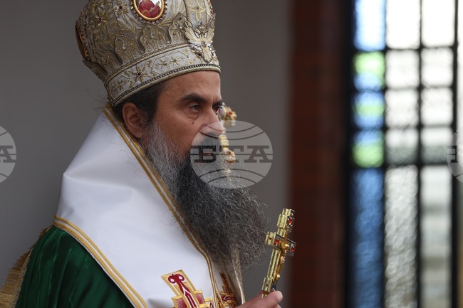 Българският патриарх и Софийски митрополит Даниил ще отслужи днес света литургия за празника Въведение Богородично