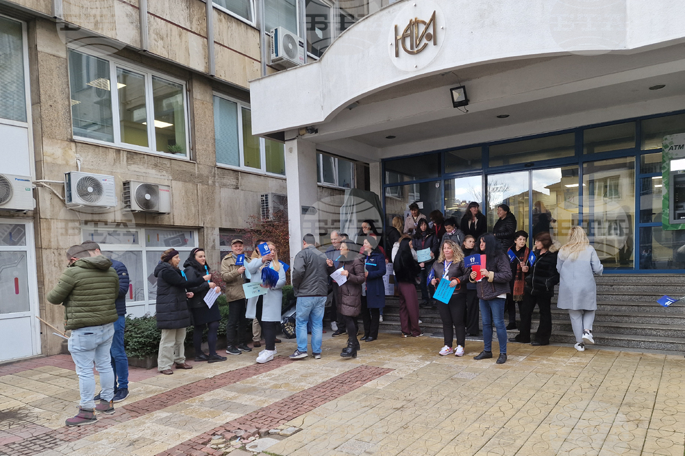 Държавни служители в НСИ - протест