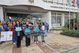 Държавни служители в НСИ - протест