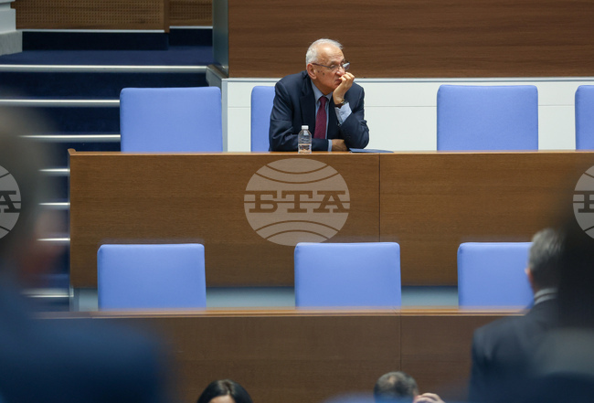 Депутатите обсъждат на първо четене проекта за бюджет на Националната здравноосигурителна каса за 2026 г.