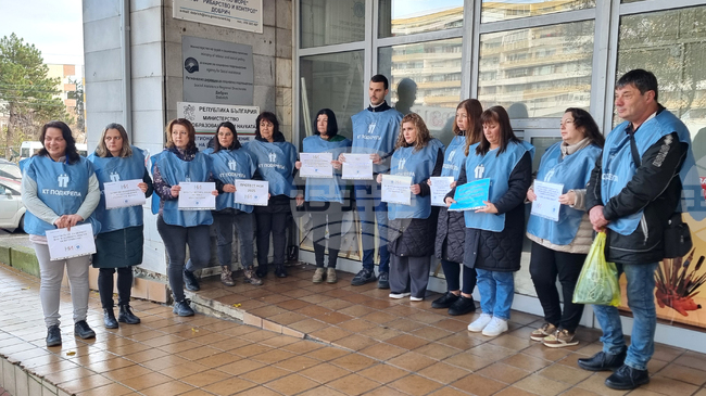 Служители на НСИ в Добрич протестираха за достойно възнаграждение на труда им