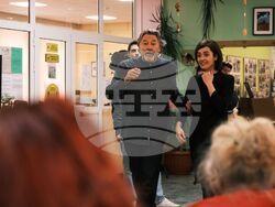 Народният театър представи „Глембаеви“ предпремиерно в дом за възрастни хора, снимка – Народен театър/ Петко Мавродиев